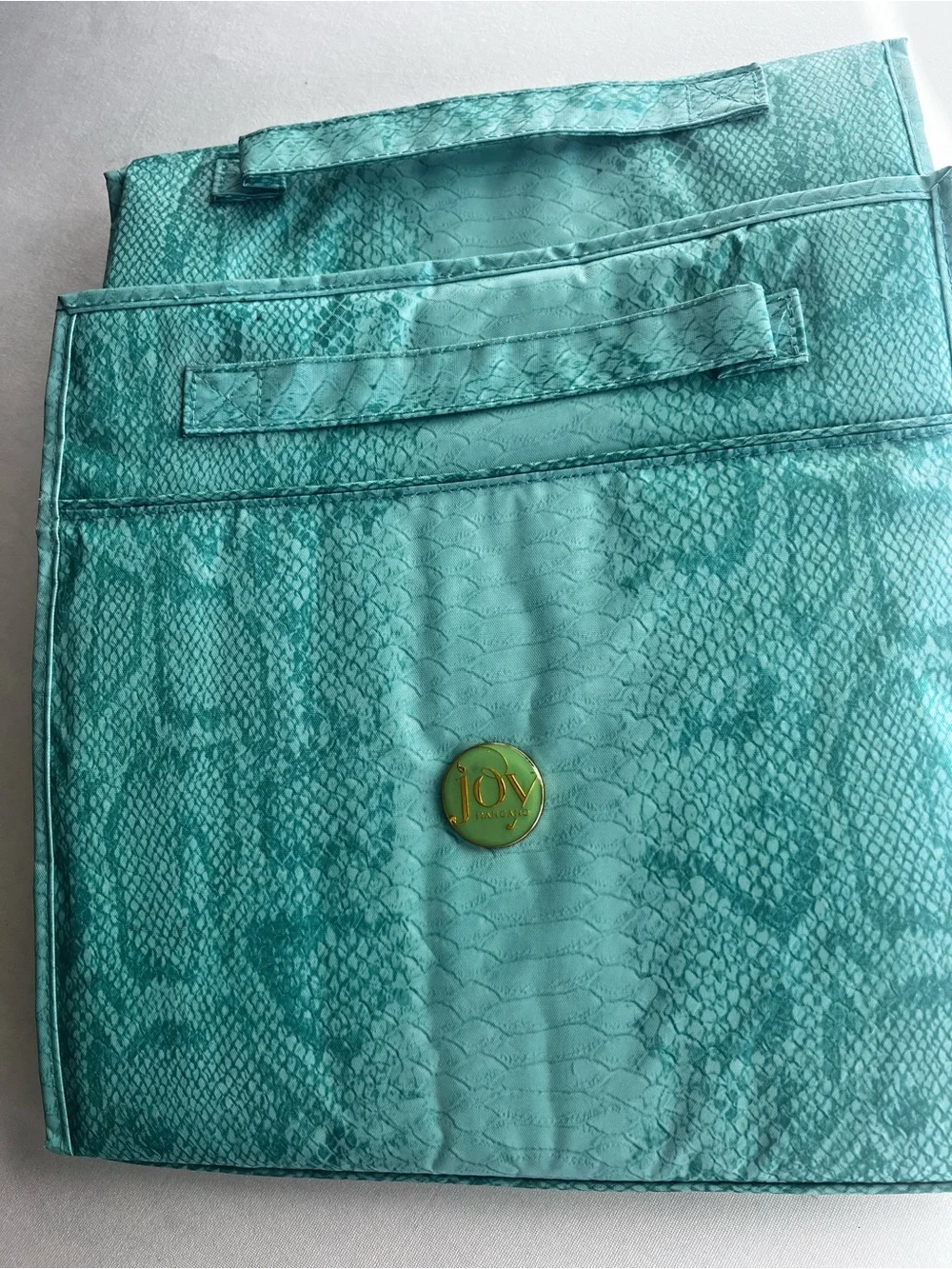 JOY MANGANO LARGE BETTER BEAUTY ROLL UP CASE. GREEN VINYL EASY WIPE OFF